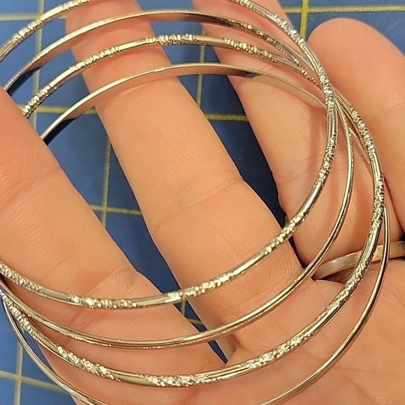 Set of 4 Silver Tone Bangles 7" Bracelets - Picture 2 of 3
